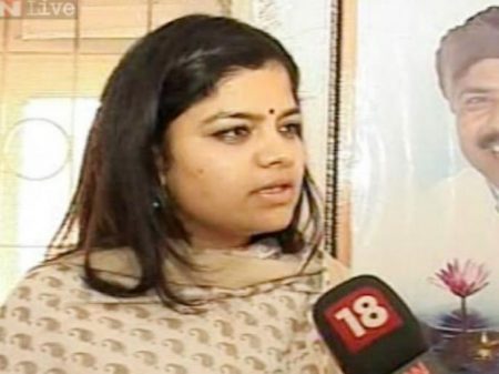 poonam-mahajan_20180366097