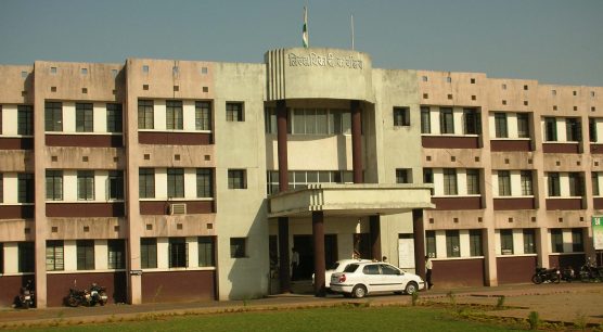 जिल्हाधिकाऱ्यांचा डीपीडीसीत जिल्हा परिषद सदस्यांना रोखण्याचा प्रयत्न; आमदारांनी घेतला आक्रमक आक्षेप!