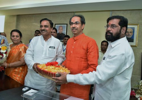 मा. मुख्यमंत्री उद्धव ठाकरे यांनी मंत्रालयात मुख्यमंत्री पदाचा पदभार स्वीकारला 1