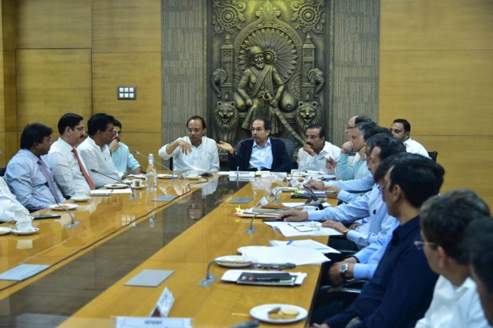 मा मुख्यमंत्री व उपमुख्यमंत्री यांच्या उपस्थितीत कोरोनाबाबत बैठक 2