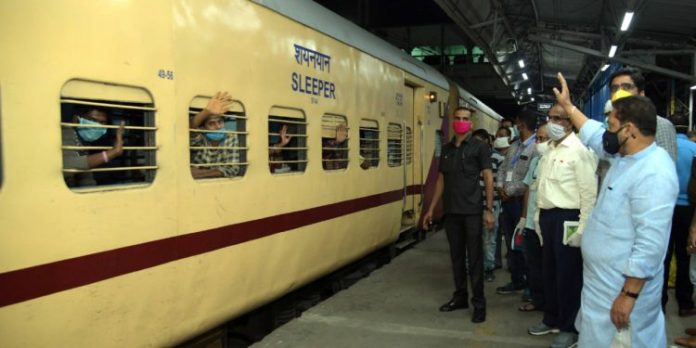 Nagpur-Lucknow-Train-1-750x375