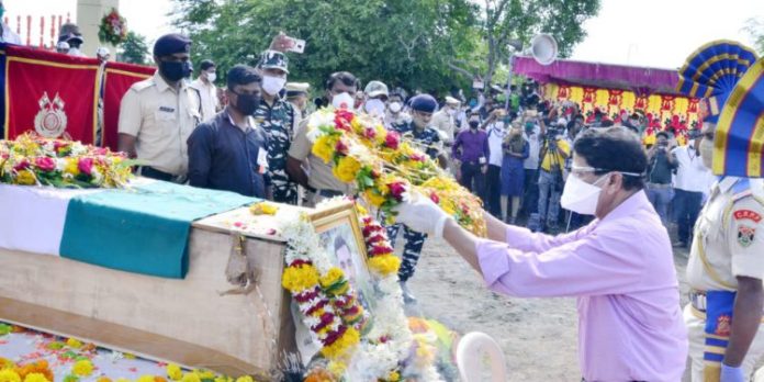 शहीद-जवान-काळे-जिलहाधिकारी-फोटो-750x375