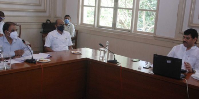 Min-Dhananjay-Munde-Meeting-1-750x375