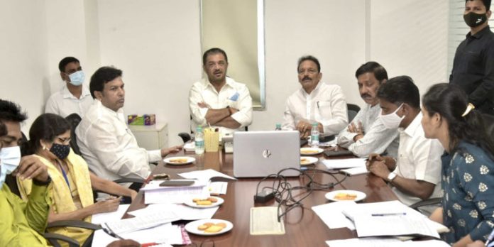 Minister-Sunil-Kedar-meeting-Photo-1-750x375