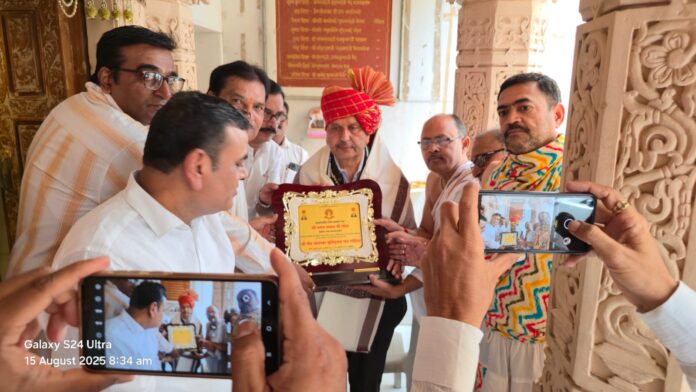 आदिनाथ जैन श्वेतांबर मंदिराला भेट (2)