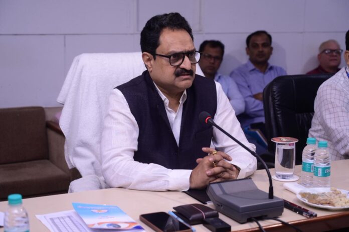 महावितरणमधील मनुष्यबळ पुनर्रचनेचा आढावा बैठकीला मार्गदर्शन करतांना संचालक सचिन तालेवार