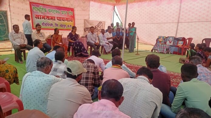 आदिवासी-विकास-विभागाच्या-सचिवांची-पाचगाव-ग्रामसभा-व-शासकीय-आश्रमशाळेस-भेट-1-696x391