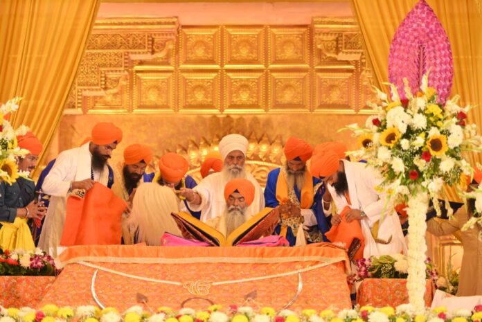 श्री-गुरुग्रंथ-साहिबांचे-विधीवत-विराजमान-32-696x465