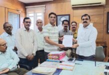 भीमनगर रेल्वे अंडरपासच्या विरोधात जिल्हाधिकाऱ्यांना निवेदन;काम रोको, रेल रोको आंदोलन करणार