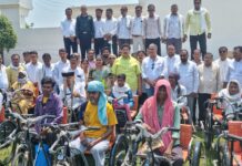 दिव्यांगजनों की सेवा मेरा सौभाग्य, उनकी खुशी, मेरा सबसे बड़ा उपहार- विधायक विनोद अग्रवाल