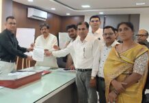 शेतकऱ्यांची सरसकट कर्जमाफी करा;राकाँ (शप) गटाचे जिल्हाधिकाऱ्यांना निवेदन