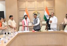 गडचिरोलीतील सहा लोहखनिज खाणी राज्य शासनाला देण्याची मुख्यमंत्री देवेंद्र फडणवीस यांची केंद्र शासनाकडे मागणी