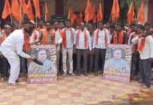 ‘जोडे मारो’ आंदोलनातून व्यक्त केला अभियंत्यावरचा रोष
