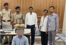 पुरी-गांधीधाम एक्सप्रेस से गांजा तस्कर गिरफ्तार, एक लाख से अधिक का मादक पदार्थ बरामद