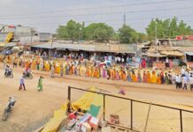 कुरखेडा एसडीओ कार्यालयावर धडकला आदिवासी समाजाचा मोर्चा ‘वनवासी’ संबोधणाऱ्या गृहमंत्र्यांचा निषेध