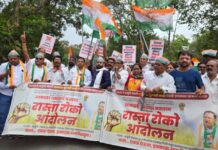 वडसा-अर्जुनी मार्गाच्या दुरुस्तीसाठी आमदारांच्या नेतृत्वात ‘रास्ता रोको’