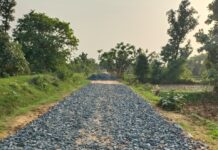 गुमडोह कालव्याच्या दळणवळण मार्गावर शेतपांदण रस्ता