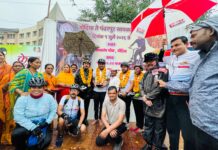 भर पावसात सायकलवारीने पंढरपूरला; गोंदिया-भंडाऱ्याच्या विकासासाठी विठुरायाला साकडे, कारगिल वीराचाही सहभाग