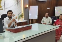 राजकीय पक्ष व माध्यमांनी पुनरीक्षणाची माहिती नागरिकांपर्यंत पोहोचवावी: जिल्हाधिकारी मंदार पत्की