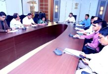 कर्जमुक्ती योजनेचा लाभ घेण्यासाठी शेतकऱ्यांनी तातडीने आधार प्रमाणीकरण करावे-जिल्हाधिकारी मंदार पत्की