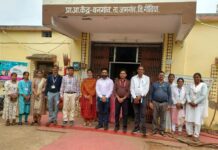 जिल्हा आरोग्य अधिकाऱ्यांची बनगाव आरोग्य केंद्राला भेट