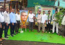 कुडवा येथे स्व.वसंतरावजी नाईक जयंतीनिमित्त वृक्ष वाटप कार्यक्रम