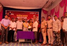 वाघाच्या हल्ल्यात मृत महिलेच्या कुटुंबीयांना १० लाखांची मदत; आमदार राजकुमार बडोले यांच्या हस्ते धनादेश सुपूर्द