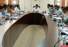जलसंधारणाची कामे गुणवत्तापूर्वक नसल्यास संबंधितांवर कारवाई करावी : जिल्हाधिकारी मंदार पत्की
