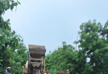 अखेर मोरगाव–सिरोली–महागाव रस्त्यावरील खड्डे भरण्याचे काम युद्धपातळीवर सुरू