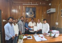 वनविभागाच्या अधिकाऱ्यांची भेट घेऊन विविध मागण्यांचे निवेदन
