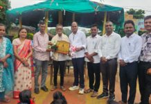 सरावन महिन्यात’ कवितेचे कवी लोकराम शेंडे यांची जांभळी शाळेला स्नेहभेट