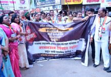 जिल्हा महिला राष्ट्रवादी काँग्रेस पक्षाच्या वतीने जाहीर निषेध; काँग्रेसने सार्वजनिक माफी मागावी