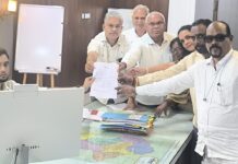 सभापती-उपसभापतींवर संचालकांचा अविश्वास;कृषी उत्पन्न बाजार समितीत राजकीय भूकंप !