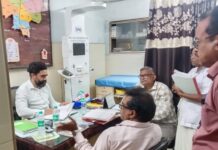 डिएचओ डॉ.गोल्हार यांची सायंकाळी अतिदुर्गम पीएचसी मुल्ला आकस्मिक भेट
