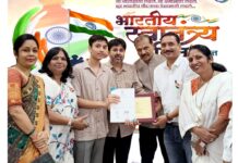 स्वातंत्र्य दिनानिमित्त युवा फिलाटेलिस्ट अथर्व चंद्रकांत भुजाडे यांचा सत्कार