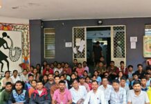 शासकीय आदिवासी वसतिगृह-आश्रमशाळांचे खासगीकरण थांबवा