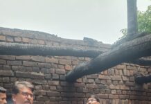 घराला भीषण आग;संसार जळून खाक-जि.प.सदस्य किरण कुमार पारधी यांच्याकडून ₹१० हजारांची तातडीची मदत