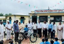 तुमसर येथे बाहेरगावाहून येणाऱ्या विद्यार्थ्यांना सायकलींचे वितरण; उपसभापती रामेश्वर महारवाडे यांचा अभिनव उपक्रम