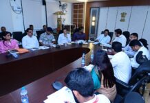 विकासकामांचा पालक सचिवांकडून आढावा;मुलींसाठी शाळांमध्ये मूलभूत सुविधा उपलब्ध करण्याचे निर्देश