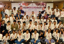 इस्रो अभ्यासदौरा पूर्ण करून परतलेल्या ४१ विद्यार्थ्यांचे पालकमंत्र्यांकडून उत्साहात स्वागत
