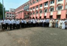 गडचिरोली न्यायालयीन कर्मचाऱ्यांचा काळ्या फिती लावून आंदोलन